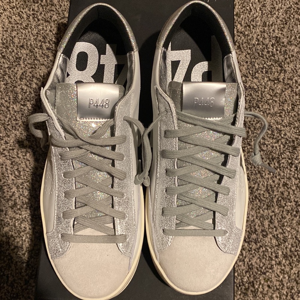 Glitter lace up sneaker :)